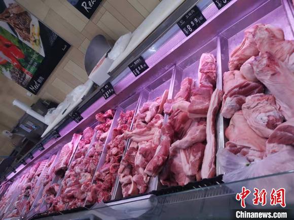 丰台区某超市的猪肉价格。 <a target='_blank' href='/' >中新网</a>记者 谢艺观 摄
